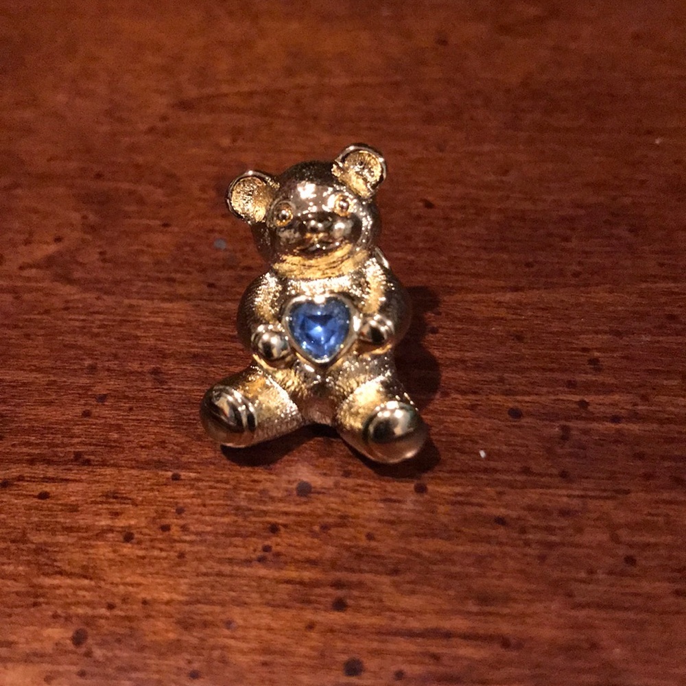 Avon Goldtone Teddy Bear Pin with Blue Stone 🧸